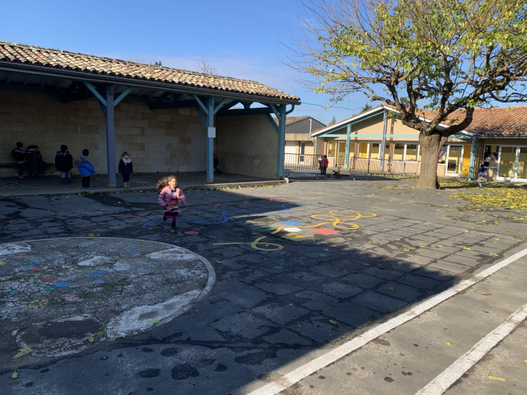 la cour de récréation de l'école